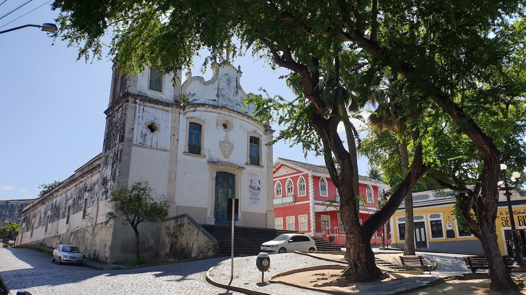 Praça Joao Alfredo et Igreja de Sao Pedro